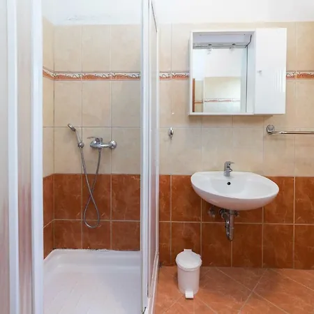 Lili Family Apartman Zára