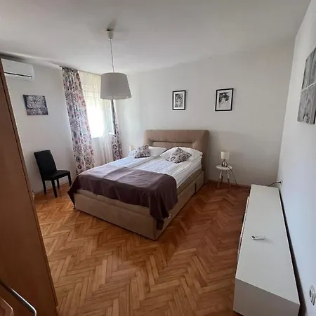 Lili Family Apartman *