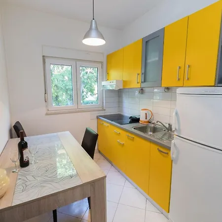 Lili Family Apartman *