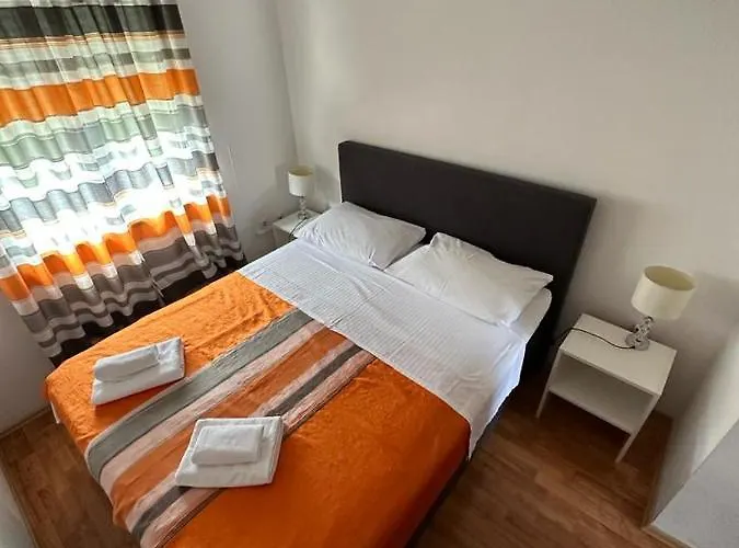 아파트 Lili Family