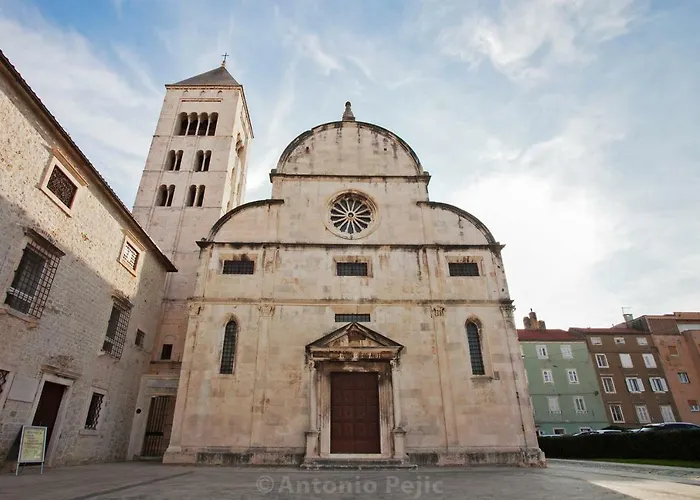 아파트 Lili Family